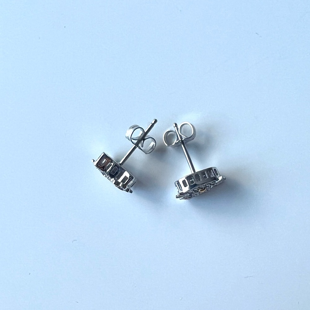 New) Hello Kitty Dia Stud Earrings - Picture 3 of 6